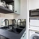 Stylish Studio Apartment For 2 Bastille